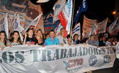 Cincuenta mil personas marcharon en Mar del Plata� Macri lo hizo