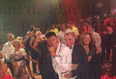Barrionuevo se r�e de sus detractores y celebr� al estilo de Don Corleone