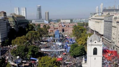 Dividido, el kirchnerismo convirti� el 24 de marzo en un acto anti-Macri