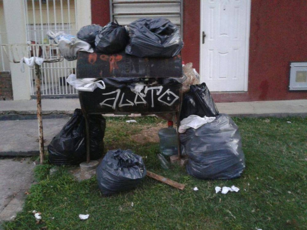 Tapados de basura y emergencia en Berisso