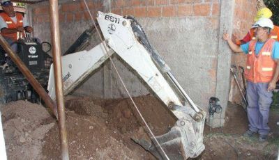 En una semana, el 80% del barrio UDAP III tendr� conexi�n a cloacas� 