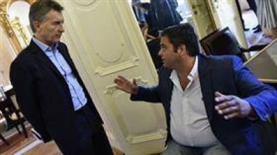 La puja con los docentes y el paro viajaron a Amsterdam