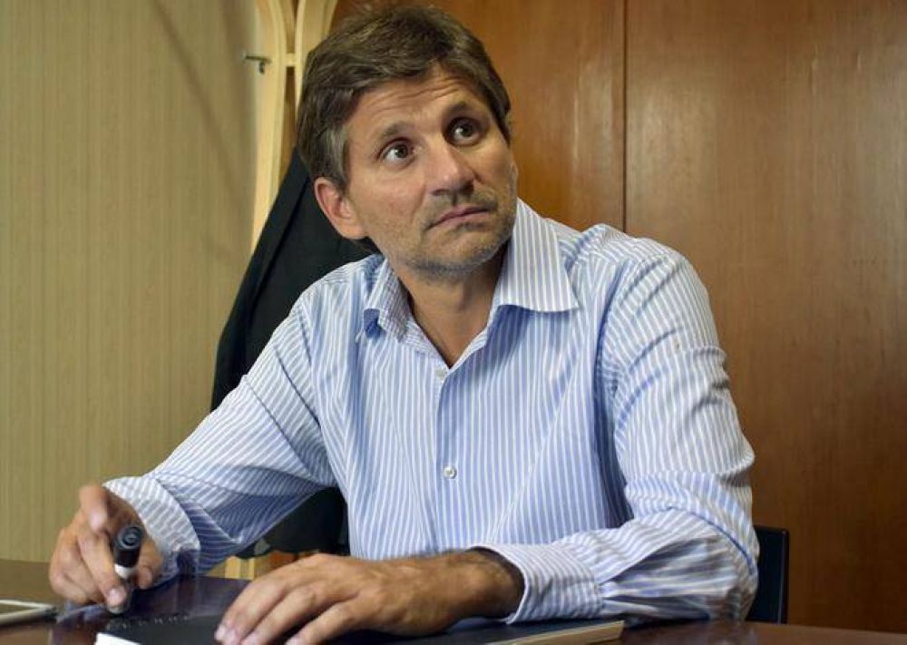 Ariel Ciano teme que con las aerol�neas pase lo mismo que con el tren�