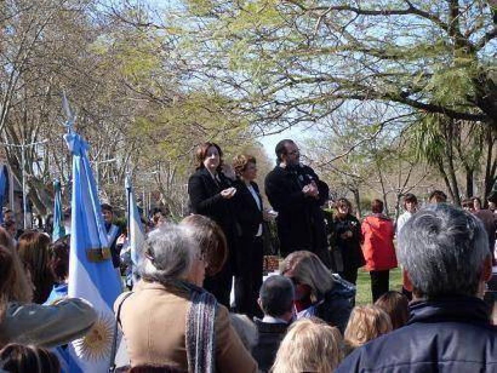 Se realiz� el acto por el d�a del maestro
