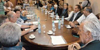 El PJ, a favor del paro de la CGT y en contra de Macri
