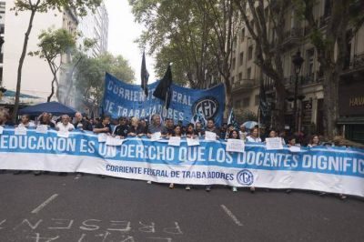 El paro docente contin�a en 17 provincias de todo el pa�s