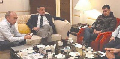 Casas se reuni� con el C�nsul argentino en Hong Kong