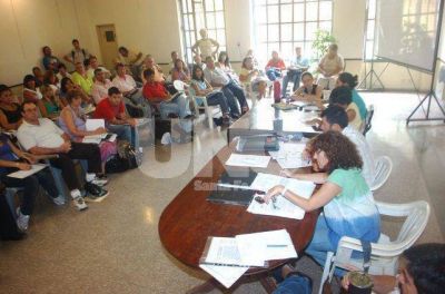 La provincia dice que ofreci� un 25% y los gremios, que es un 23%
