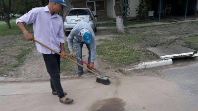 Limpian desag�es, alcantarillas y calles para evitar acumulaci�n de l�quidos