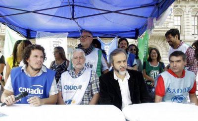 Docentes eval�an ir a la Justicia si Macri no reabre la paritaria nacional