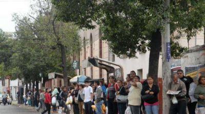 Los choferes de colectivos de Santiago adherir�n al paro del 6 de abril