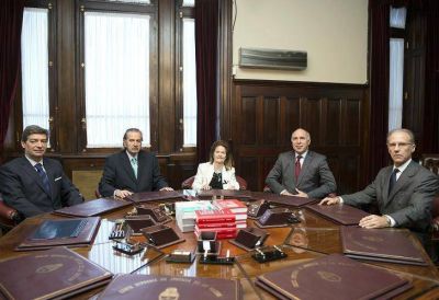 La Corte Suprema resolvi� que los jueces deben jubilarse a los 75 a�os