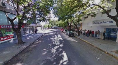 Cortan una calle del centro por obras de ABSA