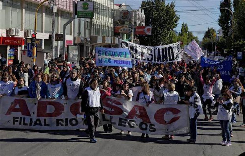 En Santa Cruz se agrava el conflicto docente tras una oferta de aumento de 3%