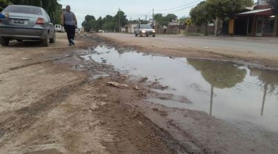 Un asco: en Rinc�n al 3.700 hay un r�o de l�quidos cloacales