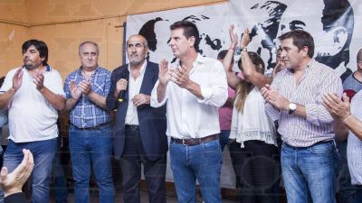 Atanasof llam� a la unidad peronista en La Plata