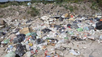 Las promesas del ecoparque de Hern�ndez fueron a parar a la basura