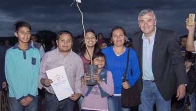 Gobierno entreg� lotes fiscales en Alto Comedero