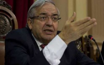Otro que choc� con los ministros: 
