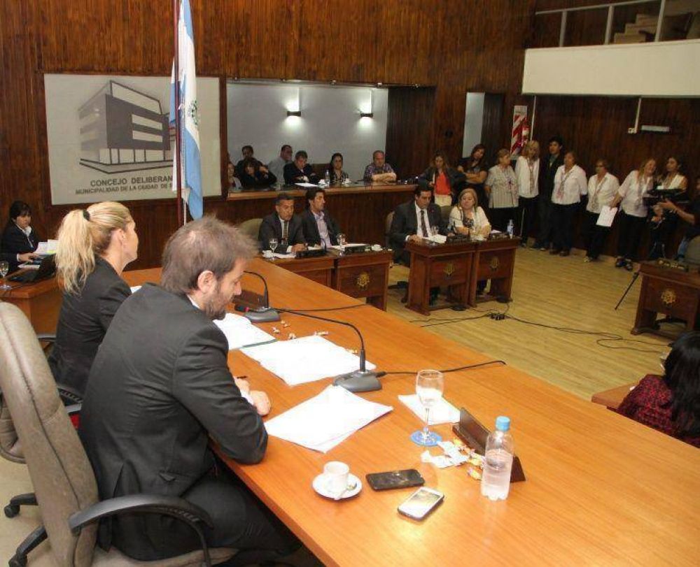 Puja y operaciones pol�ticas para tratar una ordenanza clave en Capital