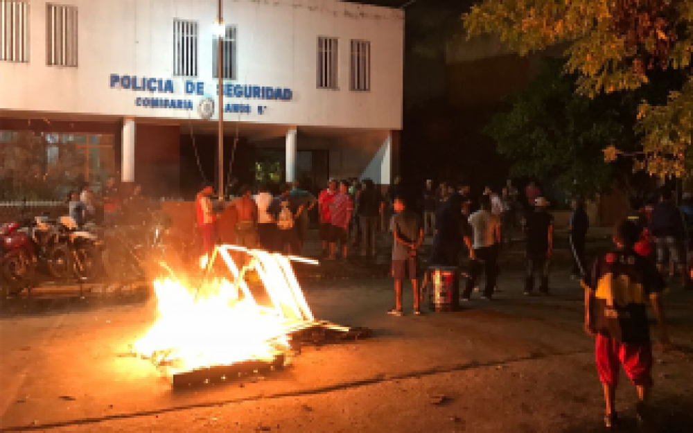 Brutal represin de la Polica Bonaerense en comedor comunitario en Lans