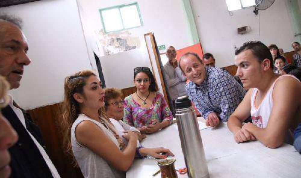 Insaurralde y Scioli conversaron con vecinos en Lomas de Zamora