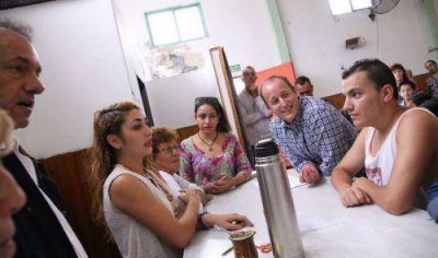 Insaurralde y Scioli conversaron con vecinos en Lomas de Zamora
