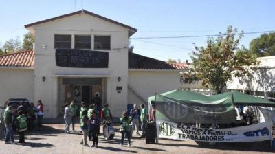 Nueva directora y la crisis sigue en el hospital