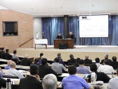 Mons. Olivera tuvo su primer encuentro con los capellanes castrenses