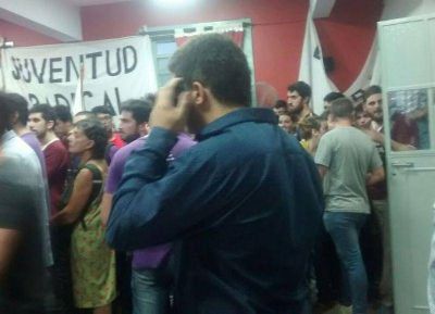 En un clima de extrema tensi�n, comenz� a sesionar el Concejo Deliberante