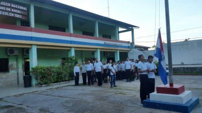 Colegio chaque�o cumple 50 a�os