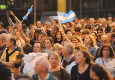 #1A: multitudinaria marcha en la ciudad en respaldo del gobierno