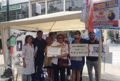 Se instal� una carpa docente en San Mart�n