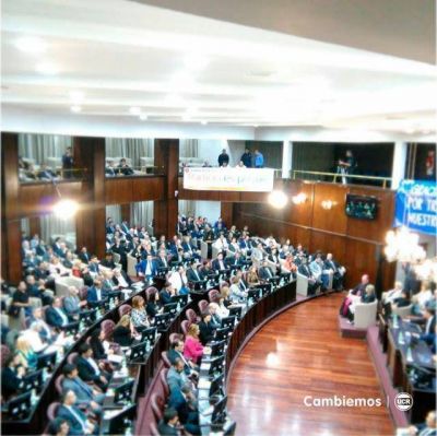 Cambiemos acus� al gobernador de �alentar� que se insultara al Presidente Macri