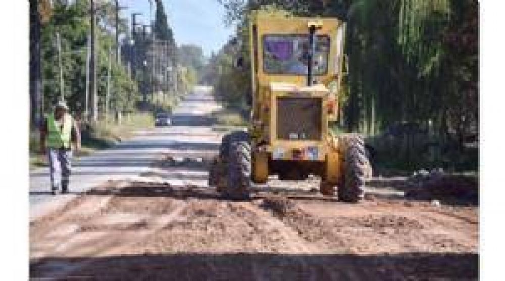 Despu�s de 55 a�os, asfaltan la mitad que falta en una calle