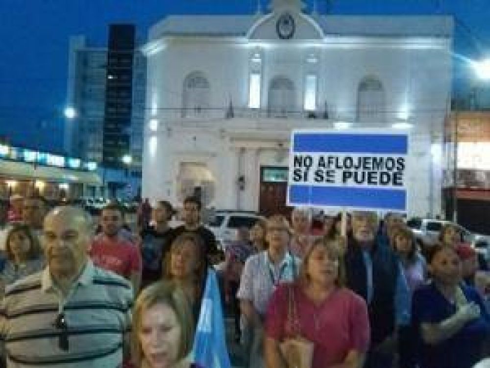 El oficialismo se hizo sentir con una marcha en la plaza