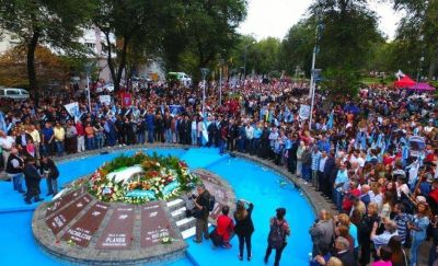 Emotivo acto de recuerdo por los ca�dos en Malvinas a 35 a�os de la guerra