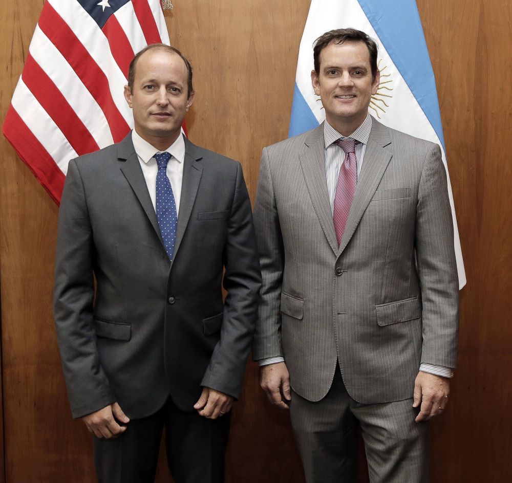 Insaurralde mantuvo una reuni�n en la Embajada de Estados Unidos