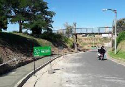 Terminan veredas y comienzan nueva escalera en la costanera