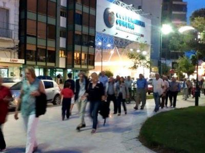 En Plaza San Mart�n, se replic� la Marcha por la Democracia