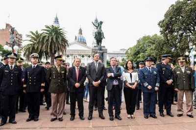 Malvinas: �Es nuestro deber como argentinos honrar la memoria de nuestros h�roes�, dijo Balh 