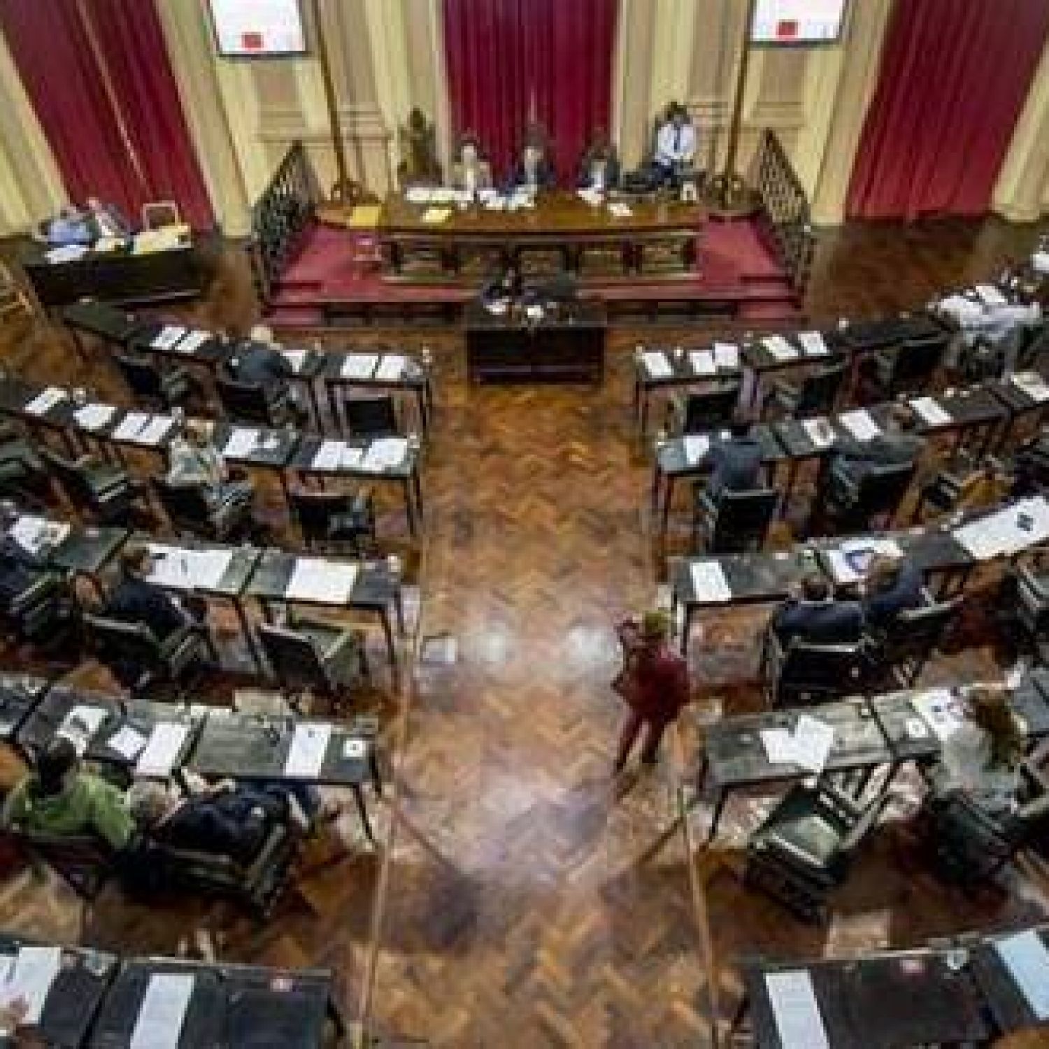 Salta Senadores cambia el día de sesión
