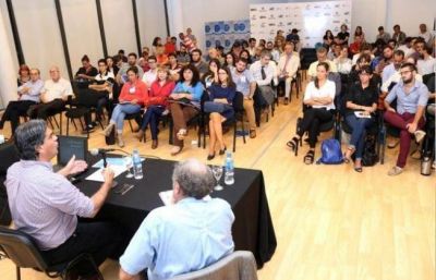 Capitanich disert� sobre la econom�a peronista