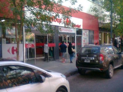 Se recalienta la relaci�n entre Carrefour y el Sindicato Empleados de Comercio a las puertas del paro