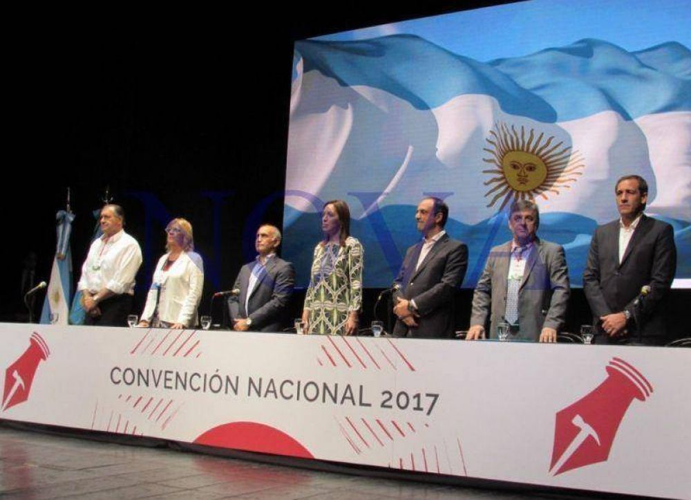 Los radicales se juntaron en la capital bonaerense y disidentes pidieron elecciones internas