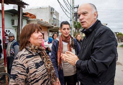 Escracharon a Grindetti y a Kravetz por la represi�n en el comedor
