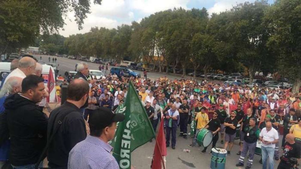 Gremios portuarios realizaron una asamblea por la situacin laboral de los trabajadores del Puerto de Buenos Aires