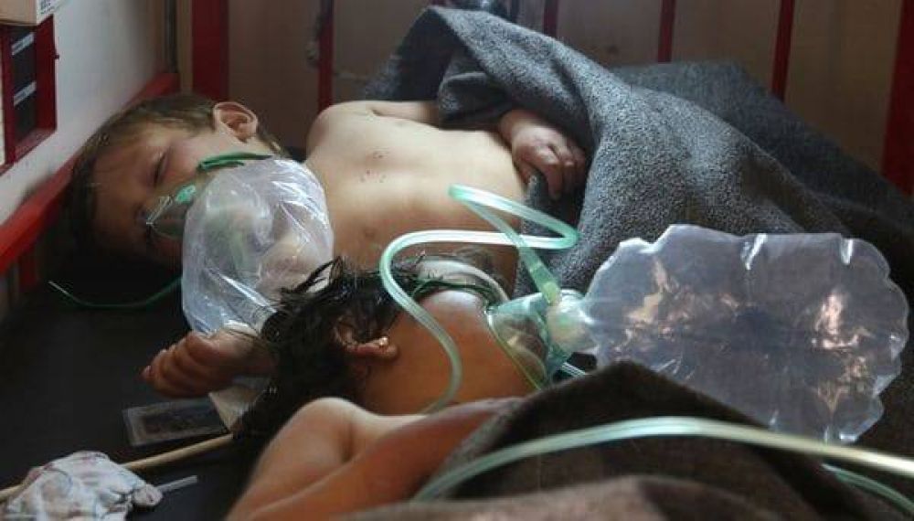 Un ataque qumico mat a 58 civiles en un bastin rebelde de Siria: acusan a Bashar al Assad y a Rusia