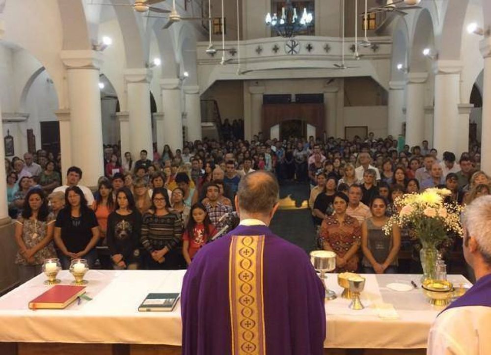 Mons. Barbaro puso en posesi�n al nuevo p�rroco de Machagai