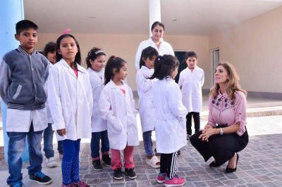 La Gobernadora inaugur� el nuevo edificio de la Escuela N� 510 Abrita Grande
